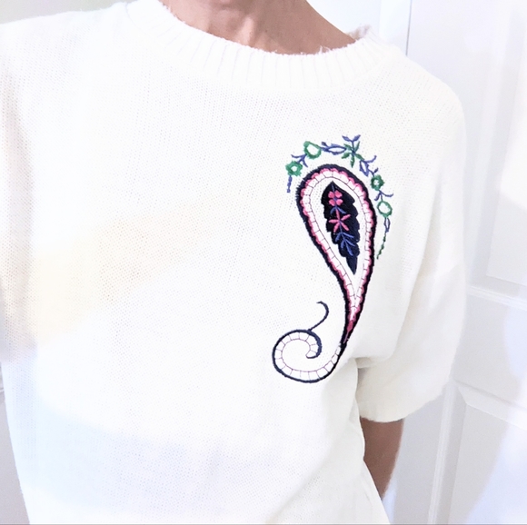 Vtg White Soft Knit Cute Short Sleeve Spring Sweater Top. Paisley Design, S. HP! - Picture 1 of 14